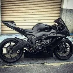 Moto negra deportiva. Venta de motos exclusivas