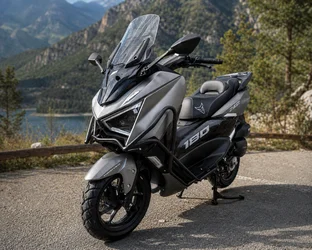 Moto negra deportiva. Venta de motos exclusivas